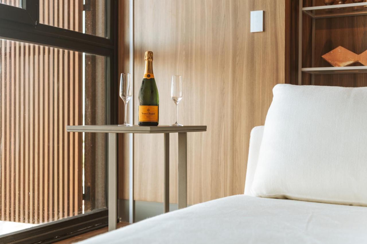 Ba'Ra Hotel João Pessoa Dış mekan fotoğraf A bottle of Veuve Clicquot